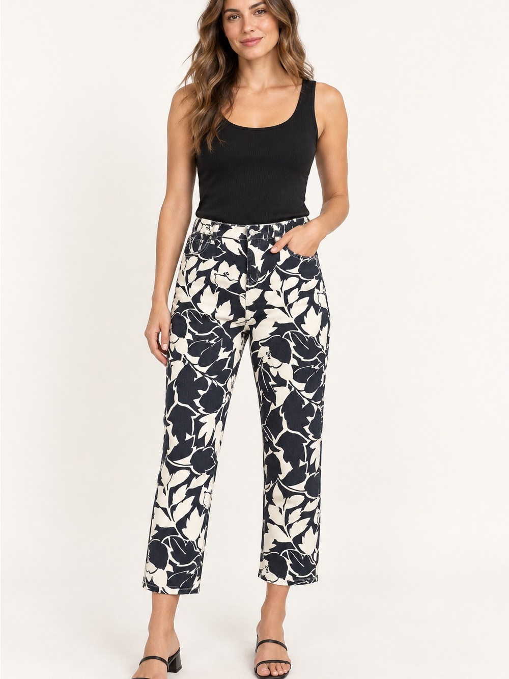 Chico’s Size 3 Black White Floral Print Cropped Straight Leg Pants
